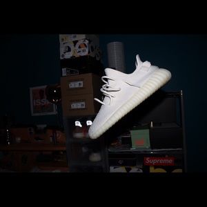 Yeezy 350 V2 Creams